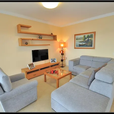 Exclusive Beachfront Apartment *